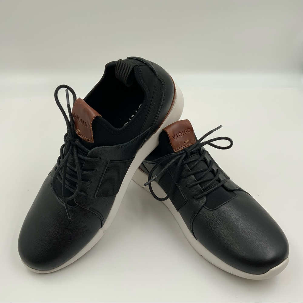 Vionic Caleb Men’s Black Leather/Neoprene Sneakers. Men’s US Size 8.5.